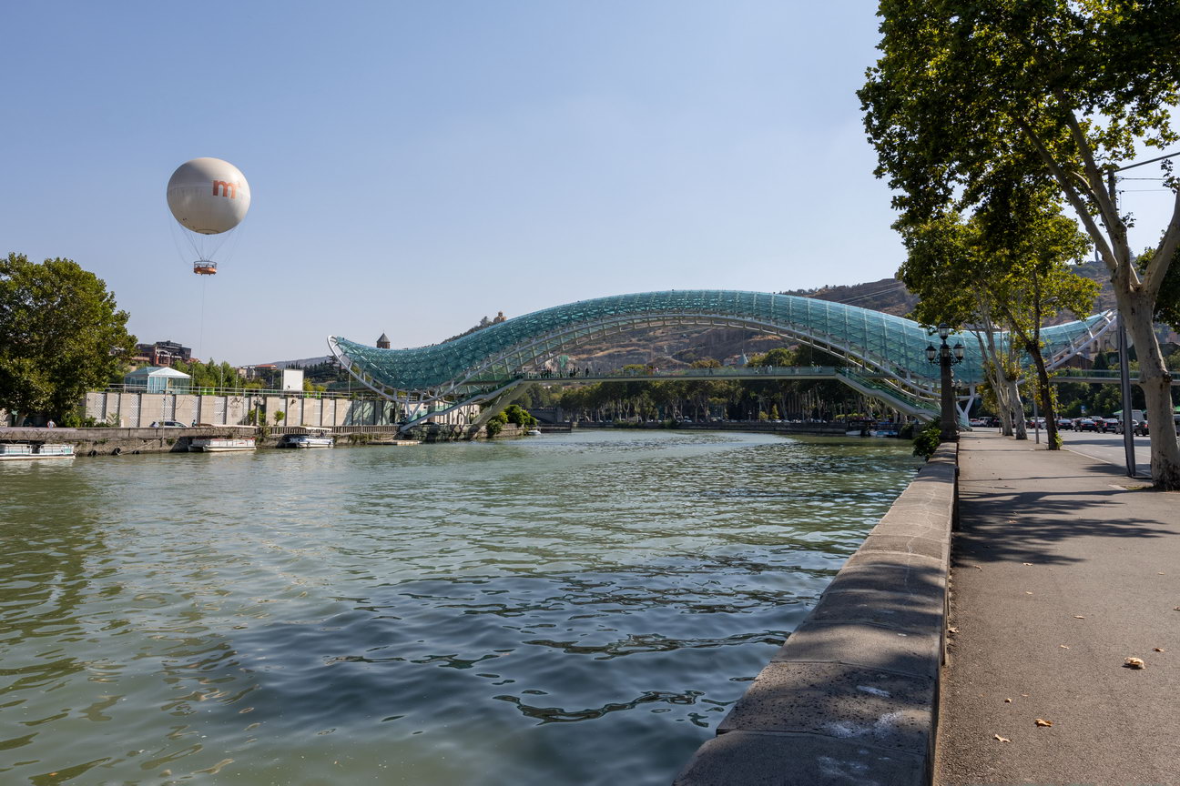 0482 Tbilisi Vredesbrug.jpg