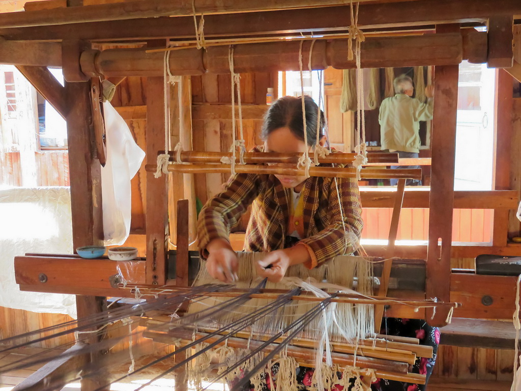 0373_Inle Lotus weverij.JPG
