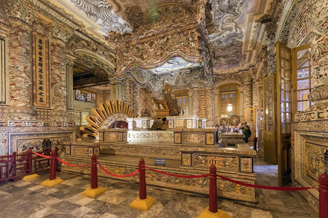 0384 Hue Mausoleum van Khai Dinh.jpg