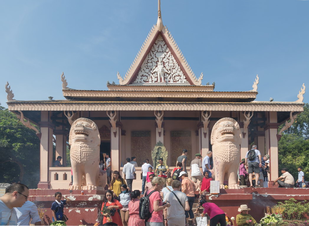 0659 Phnom Penh Wat Phnom.jpg