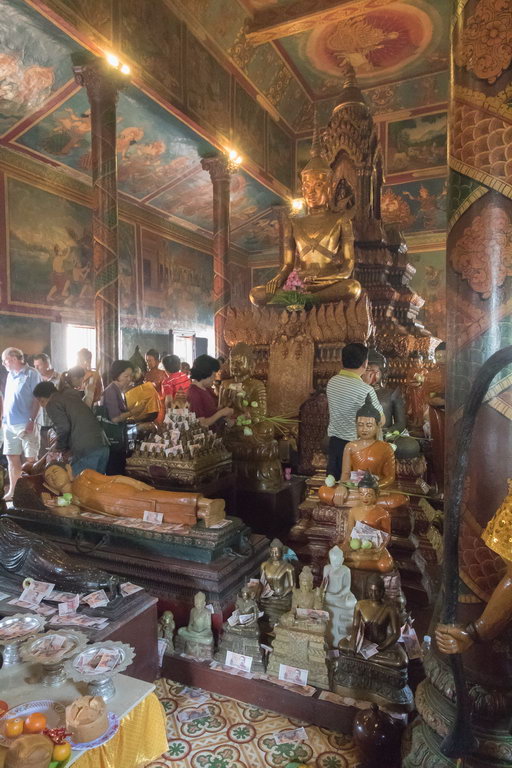 0667 Phnom Penh Wat Phnom.jpg