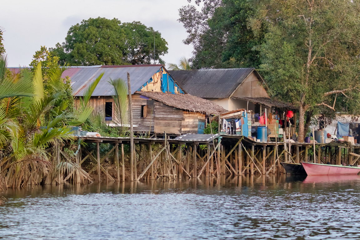 7732 Sungai Hitam Dorp aan de rivier.jpg
