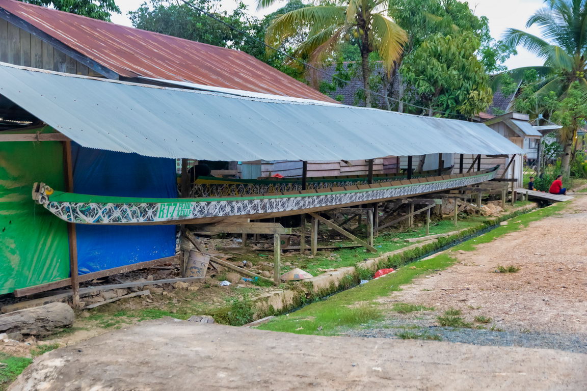 8468 Wahau Miauw Baru Dayakdorp.jpg