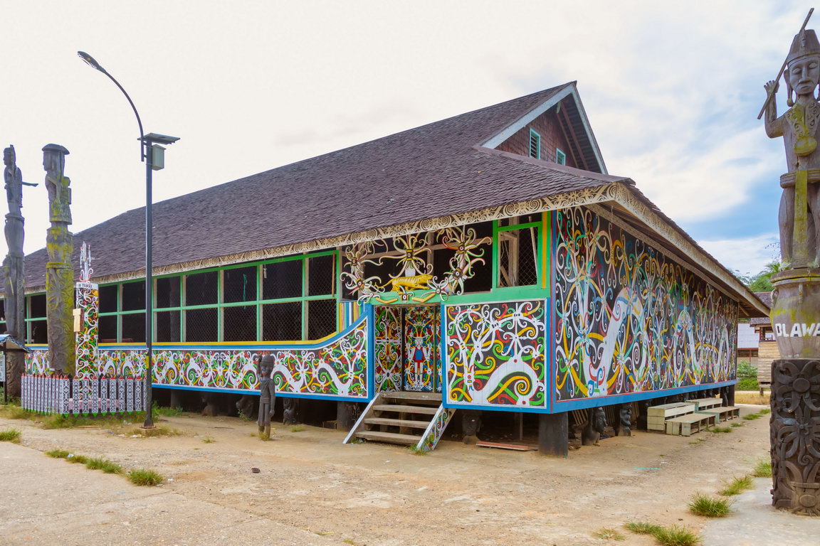 8478 Wahau Miauw Baru Dayakdorp.jpg