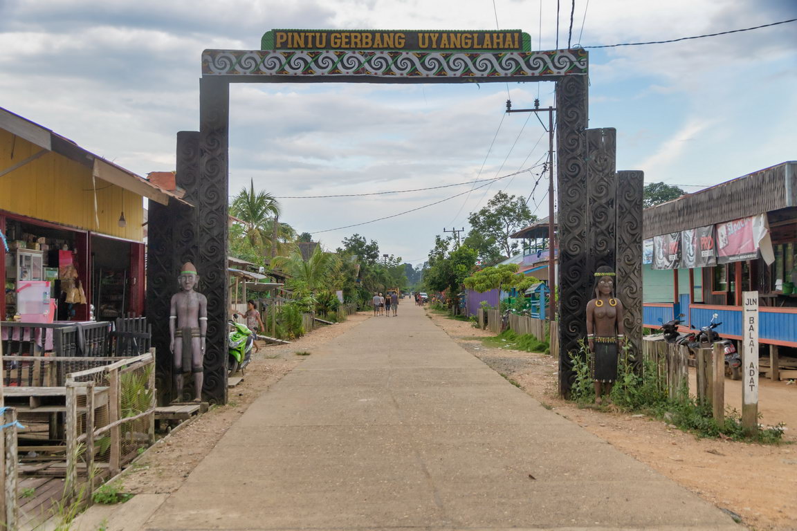 8485 Wahau Miauw Baru Dayakdorp.jpg