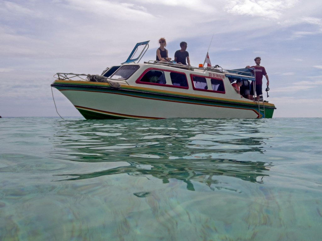 0123 Sanggalaki Island boot.jpg