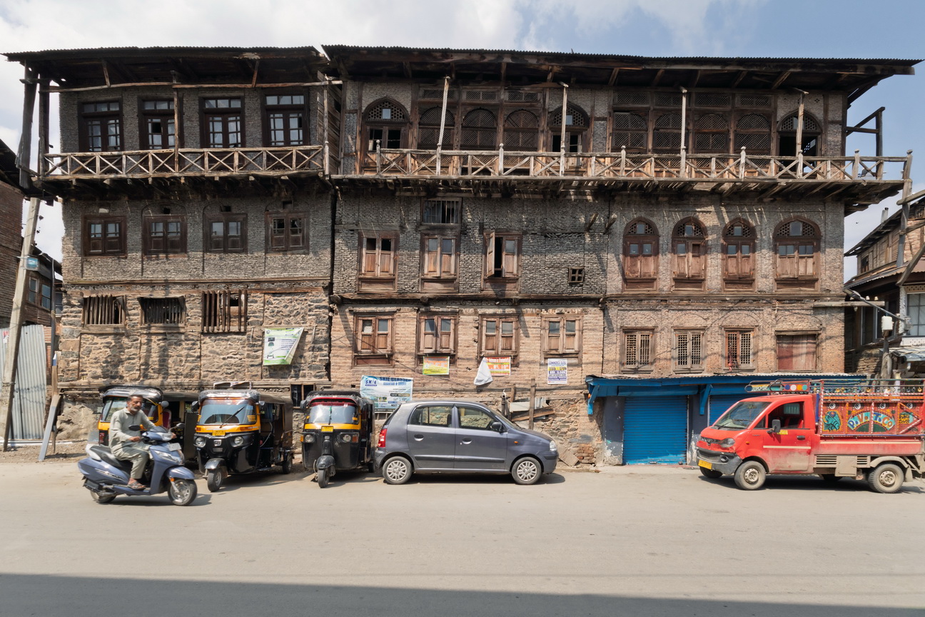 0435 Srinagar Oude stad.jpg