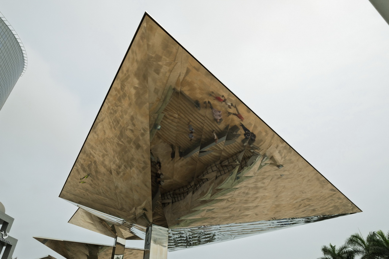 7608 Luanda Bankgebouw.jpg