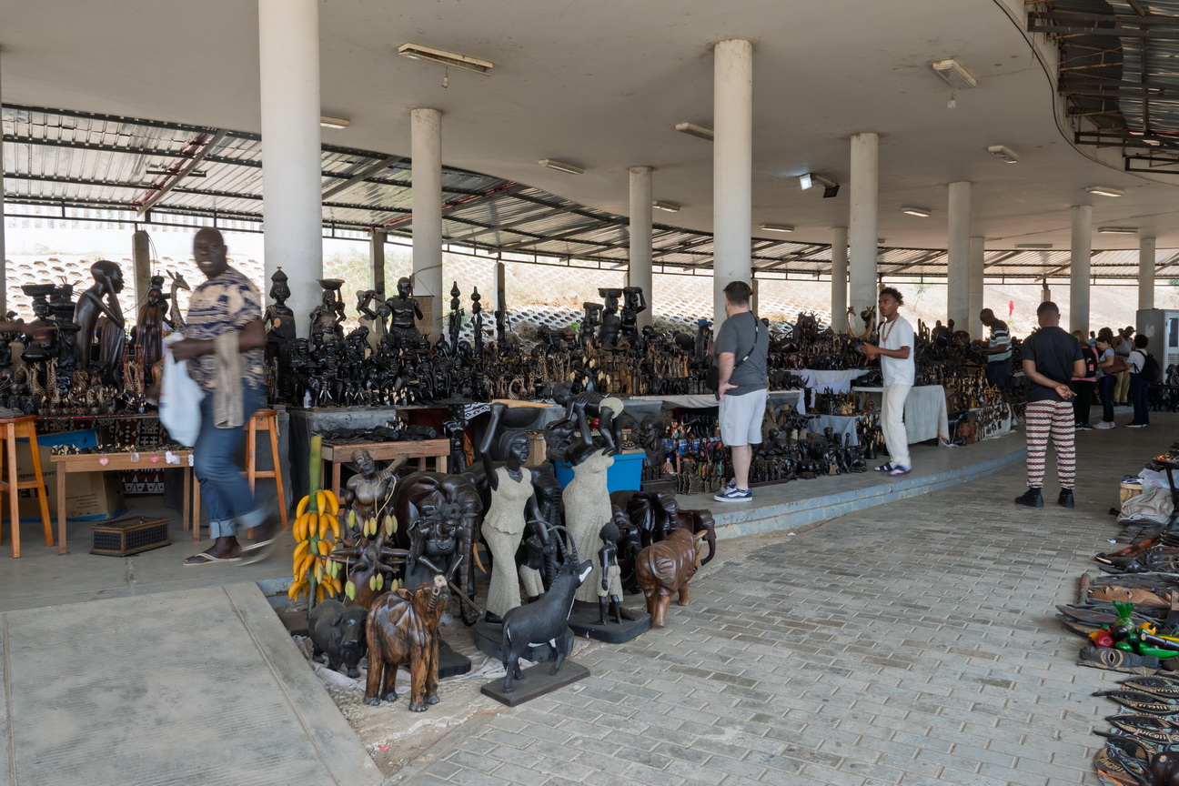 8176 Luanda Eusebiomarkt.jpg