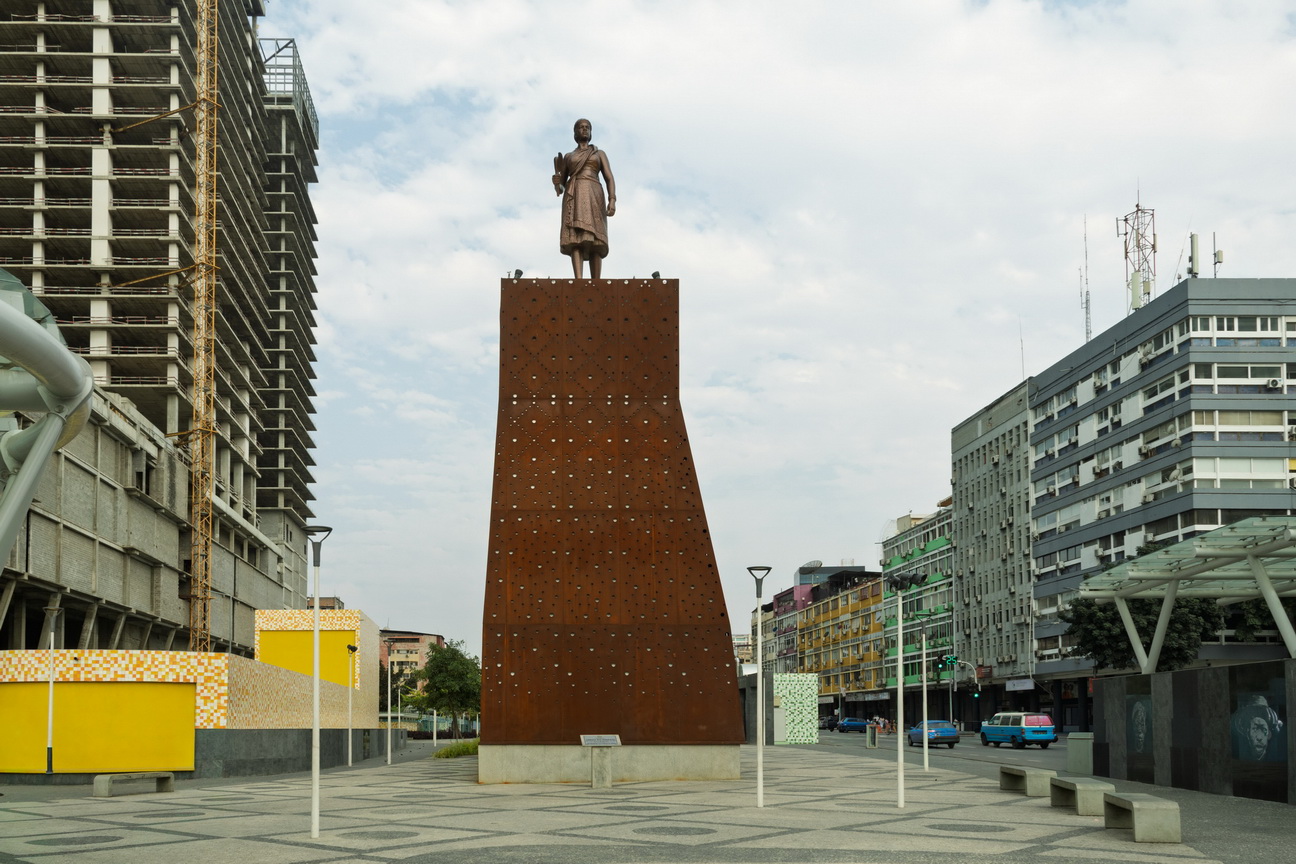 8345 Luanda Nationaal Monument.jpg