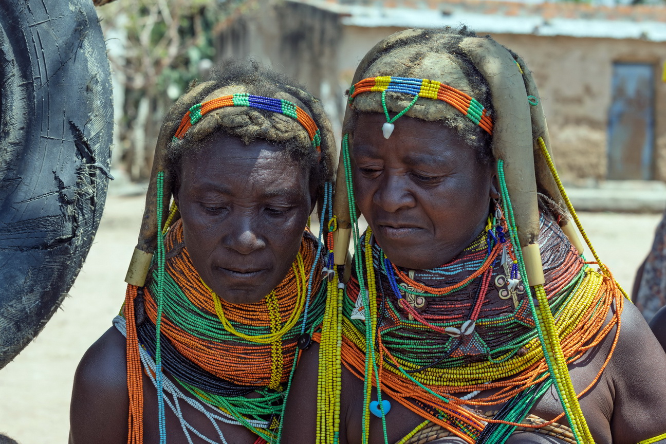 7658 Lubango Mwila dorp.jpg