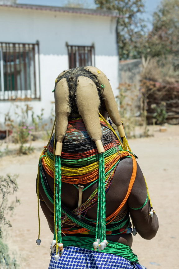 7661 Lubango Mwila dorp.jpg