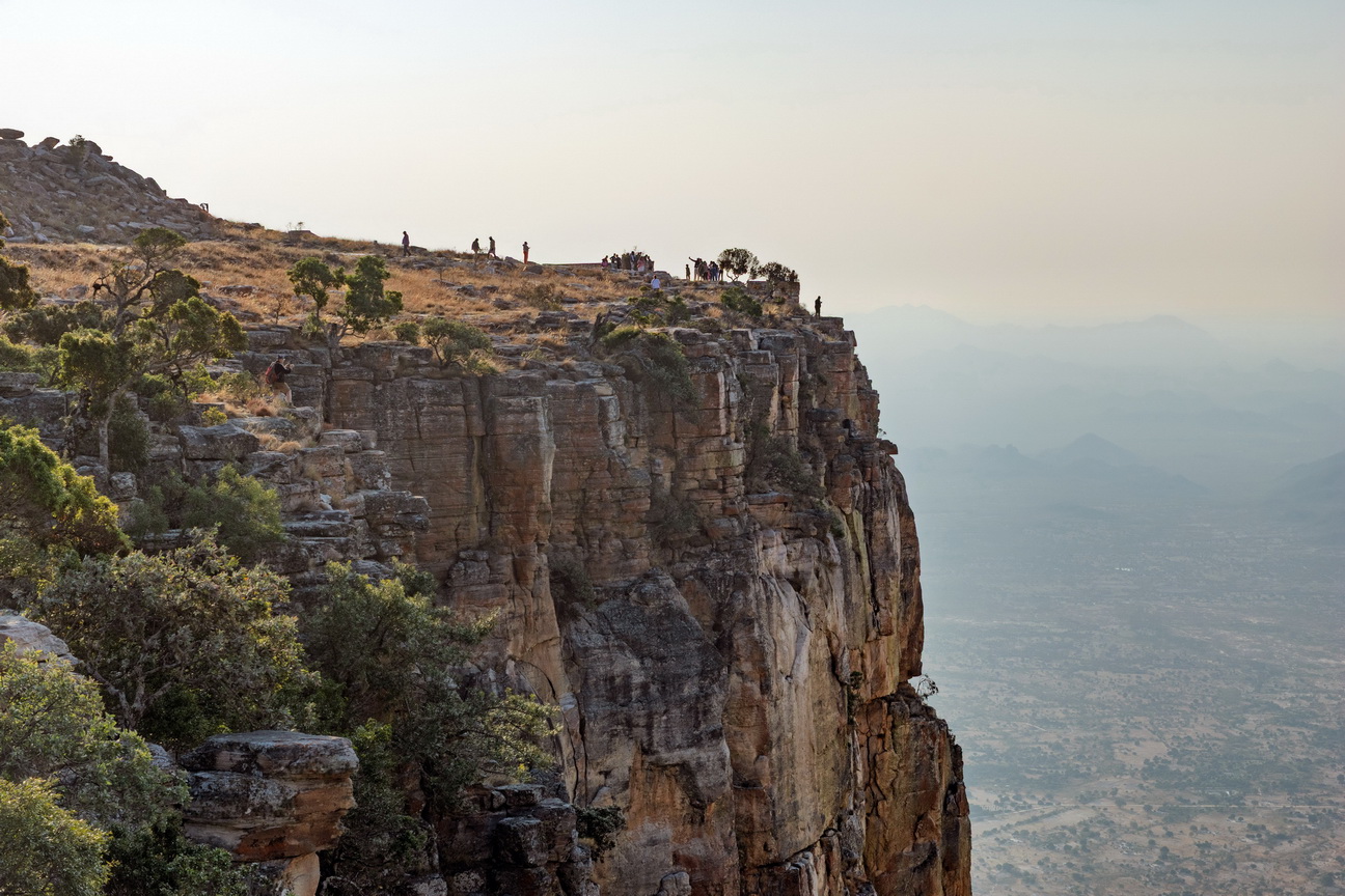 7694 Lubango Tundavalakloof.jpg