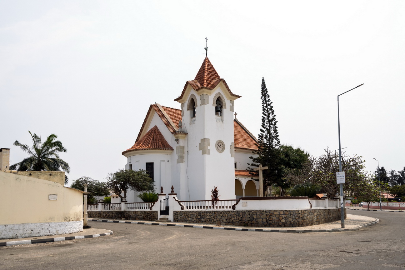7909 Lobito Arrabida kerk.jpg