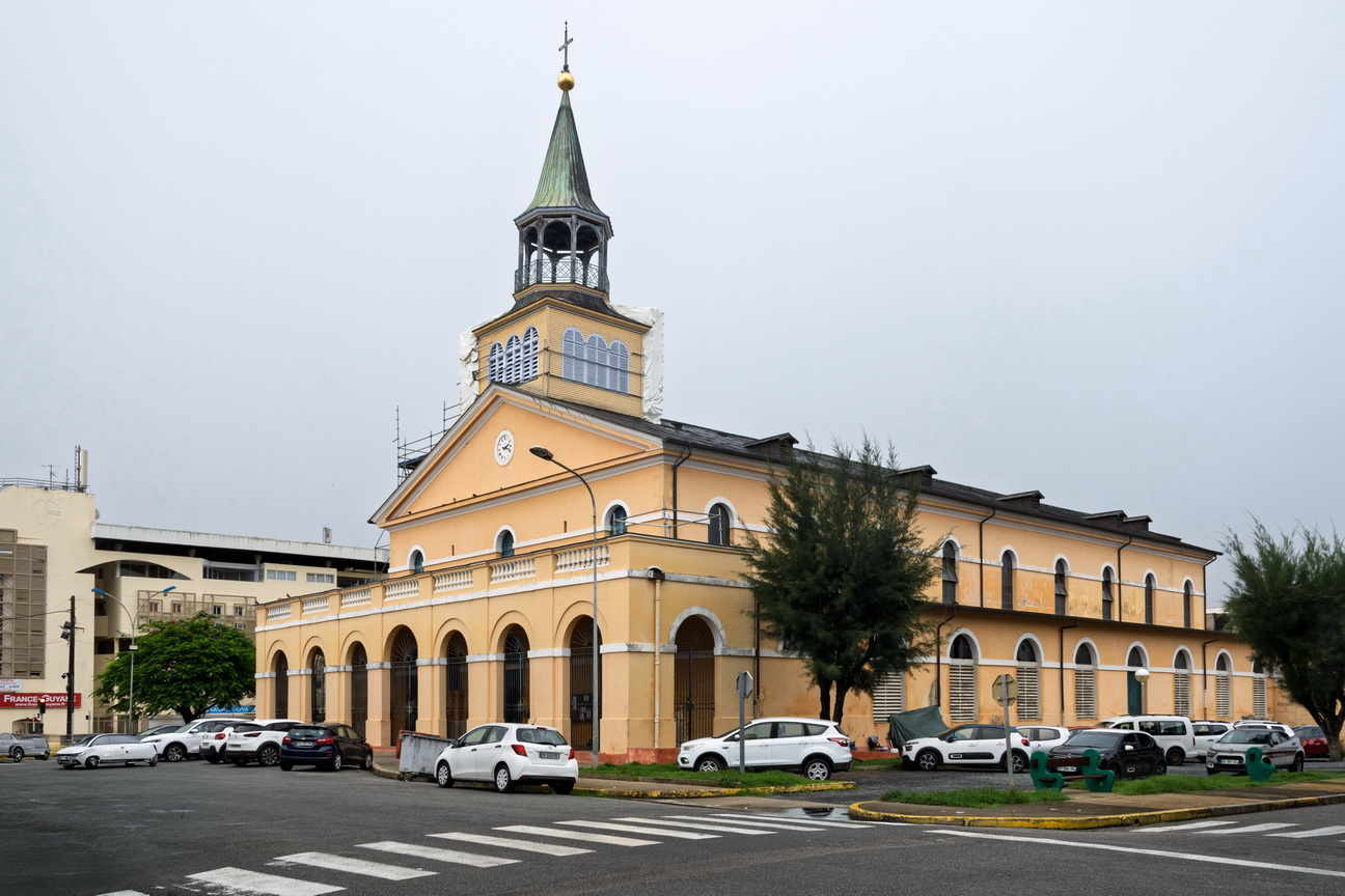 5912 Cayenne Kathedraal St Sauveur.jpg