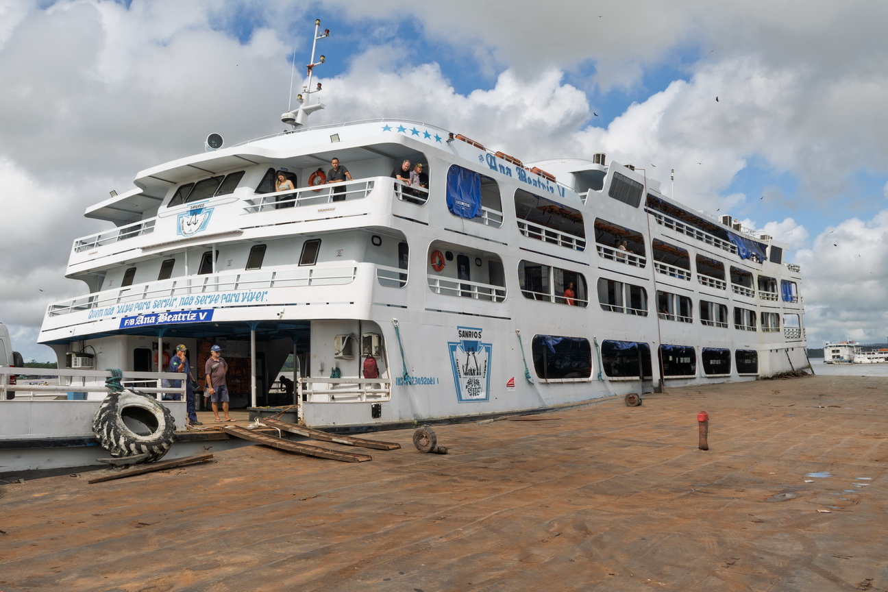 5990 Boot naar Belem Ferry over de Amazone.jpg