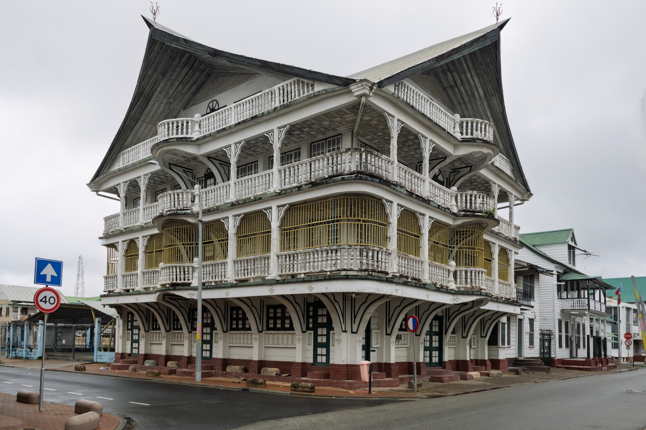 5640 Paramaribo Straatbeeld.jpg