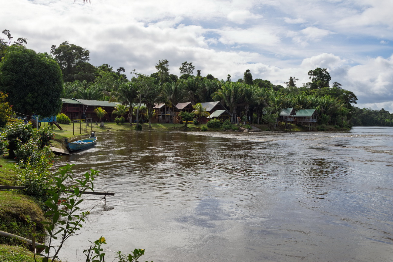5683 Boven Suriname Menimi Lodge.jpg